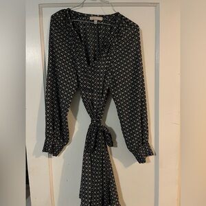 Banana Republic tie waist dress with long sleeves. Beautiful print. Size 12.